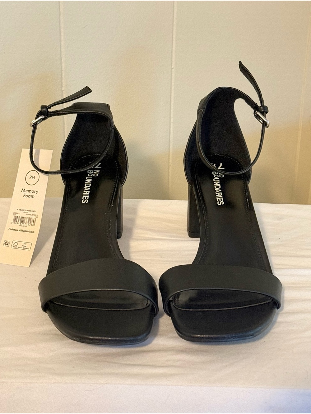 No Boundaries Black Ankle-Strap Block Heel Sandals Size 7